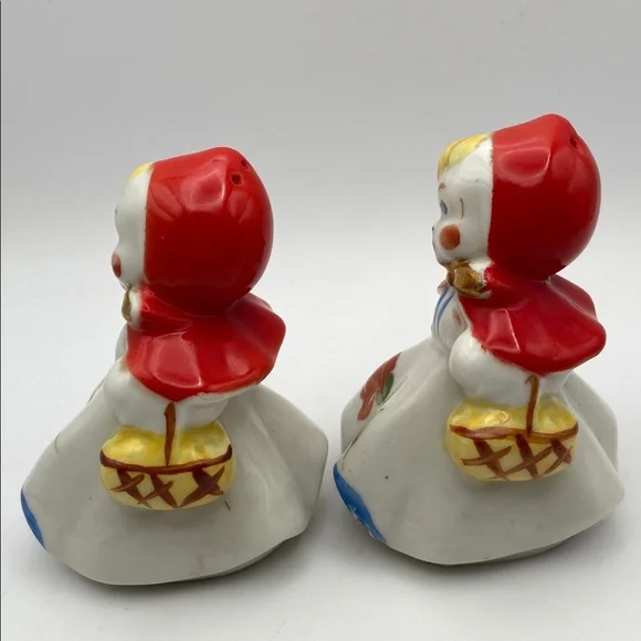 Vintage Hull Pottery Little Red Riding Hood Salt & Pepper Shaker Set of 2 - Picture 4 of 7